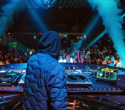 DJ
